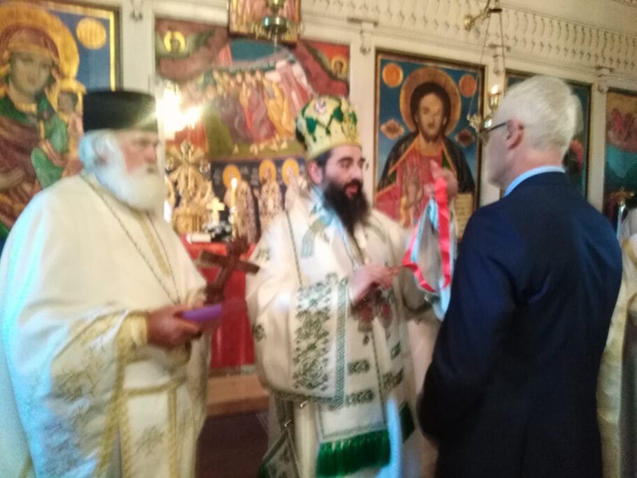 Eparhija niška odlikovala Opštinu i pojedince iz Vlasotinca zbog obnove crkve 15 ordenje foto Agencija publika