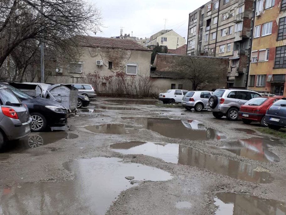 Parking MIlojka Lesjanina foto citalac