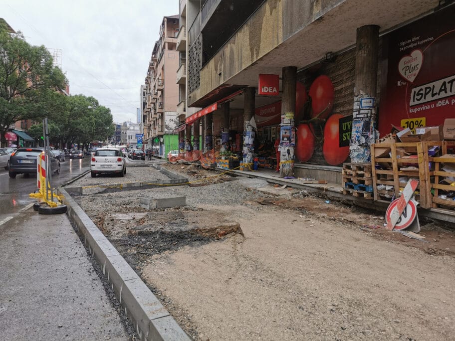 Bane Jovanović: Predizborno prekopavanje grada 2 Trotoar 2 foto E M