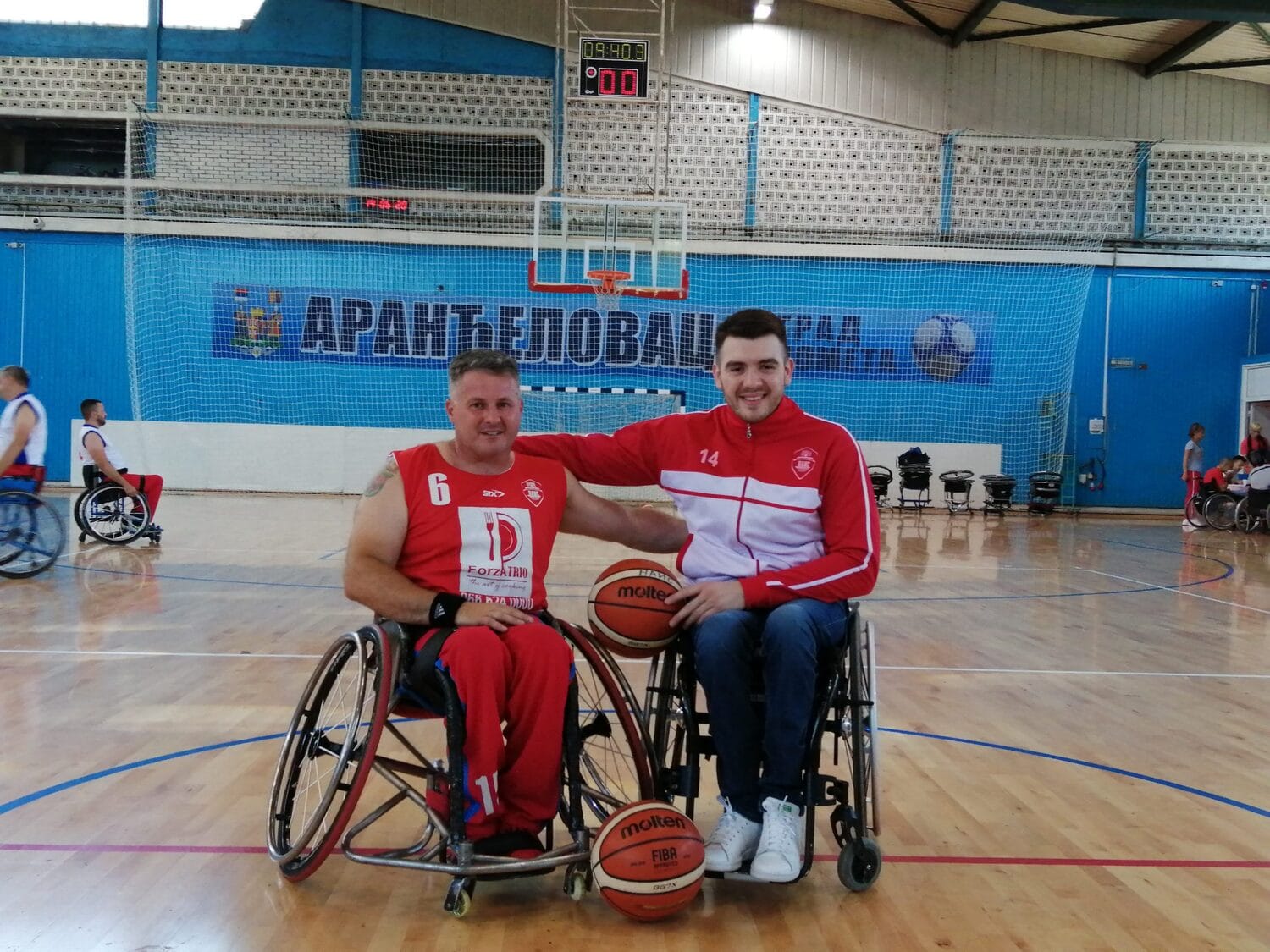 Boban Stankovic i Filip Jovanovic Klub kosarkasa u kolicima Nais foto Marko Aleksandrovic scaled