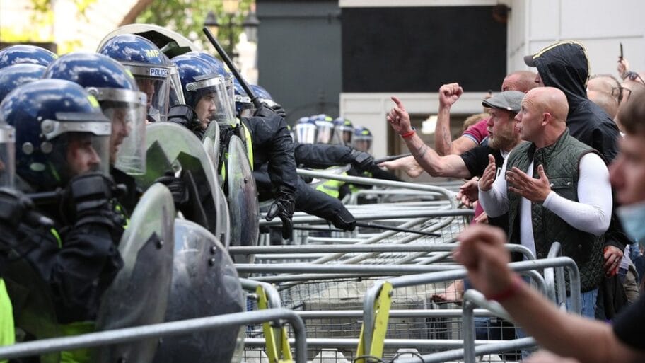 112887879 policeareconfrontedbyprotestersinwhitehallnearparliamentsquarepa 2