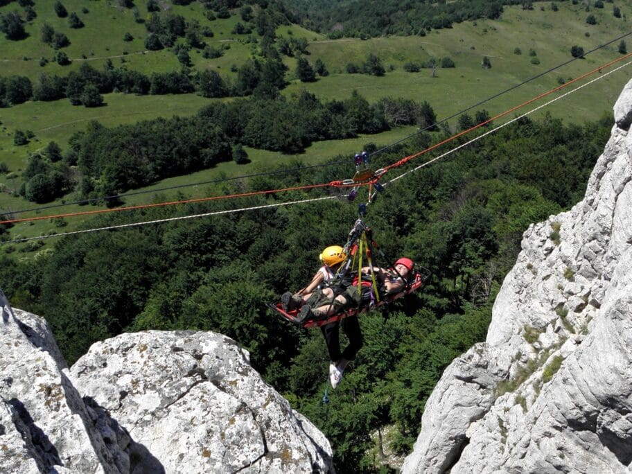 Gorska sluzba spasavanja vezba spasavanje na steni foto GSS scaled