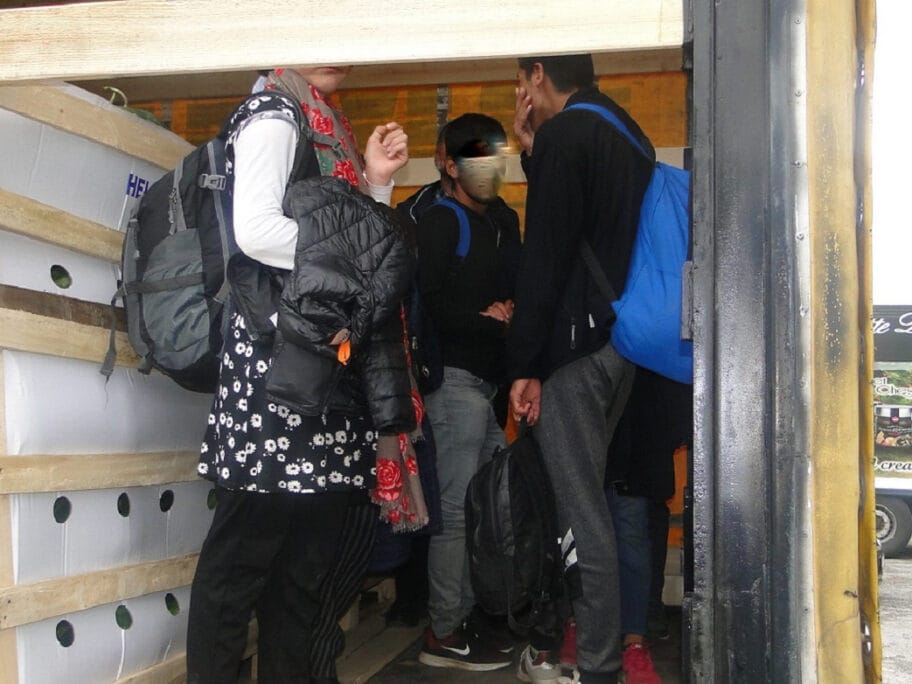 Migranti otkriveni među lubenicama i žicom 6 migranti otkriveni na Presevu 17 06