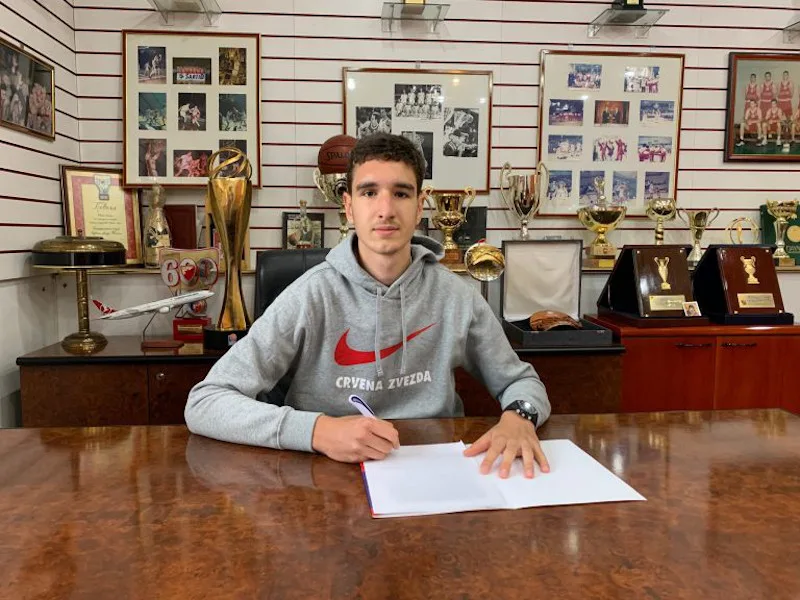 Pavle Misic potpis sto