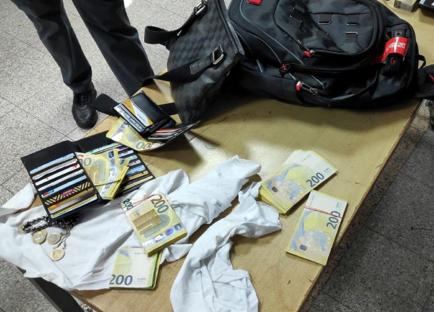 evri sakriveni medju licnim prtljagom 43 000 Gradina