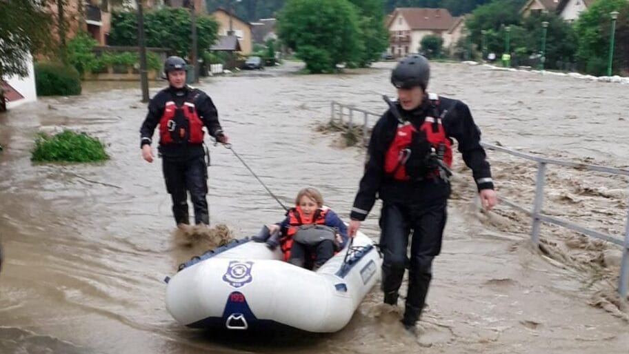 113043760 35724618 b