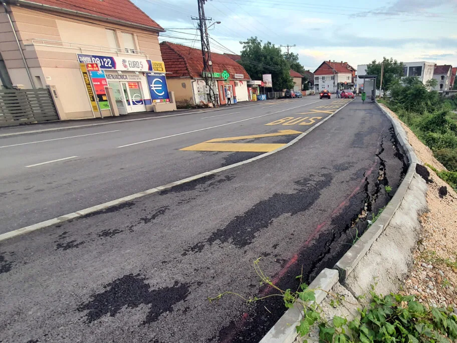 Ispucao nov asfalt u Pribojskoj, rupa i na kružnom toku kod Jagodin male 13 pribojska asfalt
