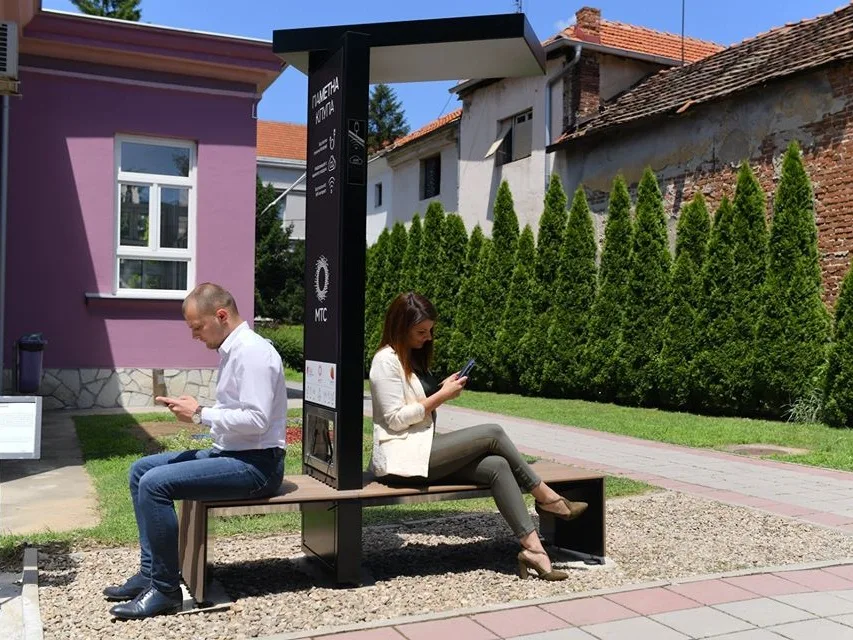 Pametna klupa foto CSU Leskovac