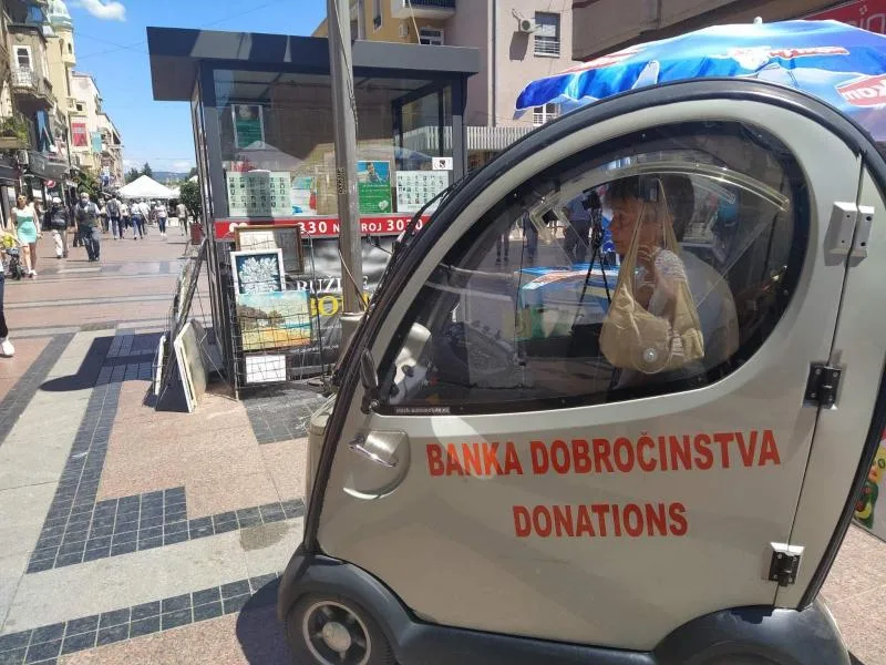 Nakon krađe kutije sa novcem "Banke dobročinstva", bračni par donirao ukradeni iznos 12 banka dobrocinstva foto mt