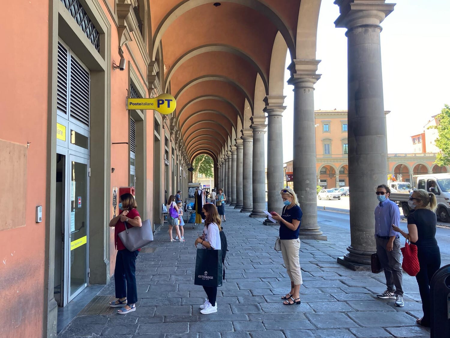 Situacija sa koronom u Italiji sve bolja, u Srbiji sve gora - Nišlija u Firenci kaže važno je poštovati mere 1 red i maske Italija foto M D