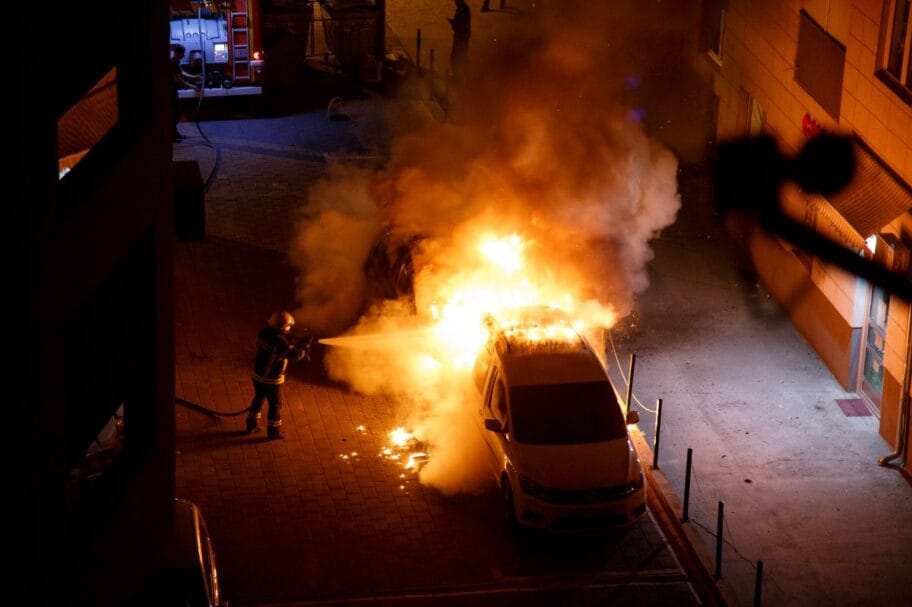 Zapaljeni automobili Somborska 3 foto Davorin Dinic