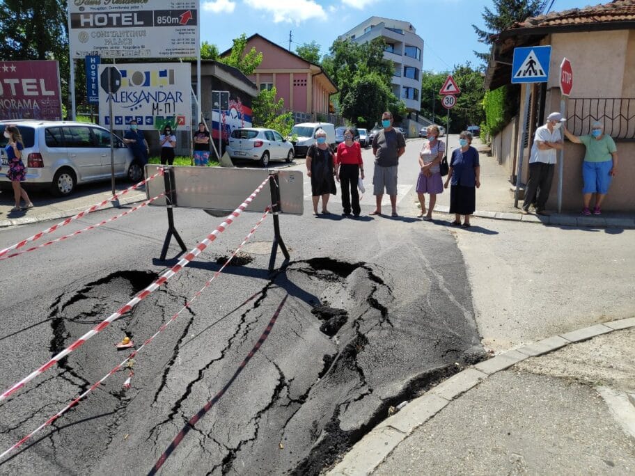 Njegoseva se urusava 4 foto JV J Adamovic