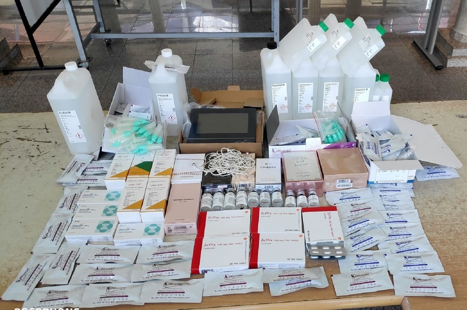 zaplenjeni lekovi nakit i parfemi na Gradini 24 07 2020