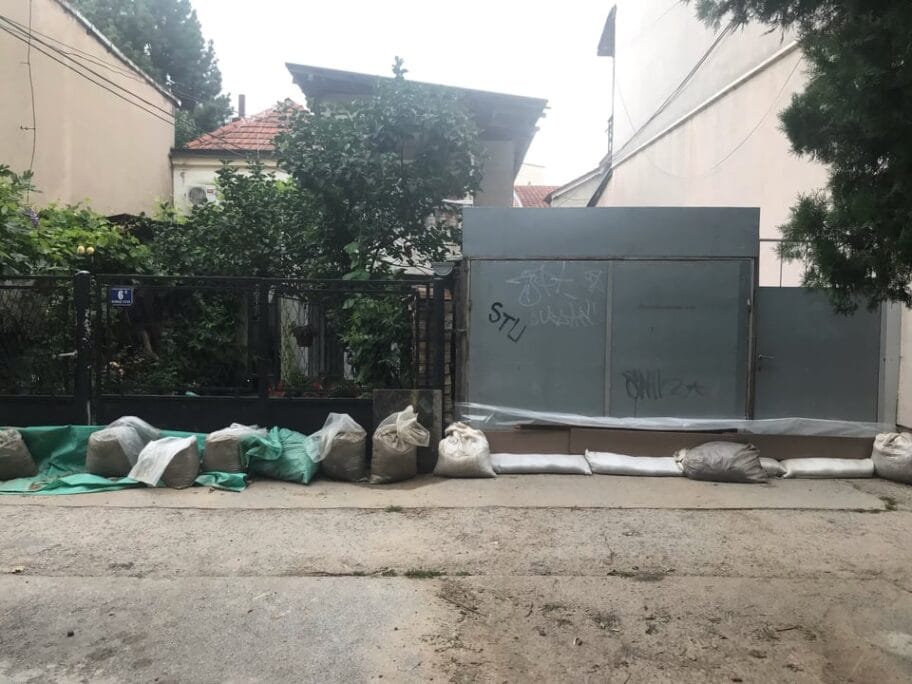 palilula dzakovi ispred kuca foto citalac 2