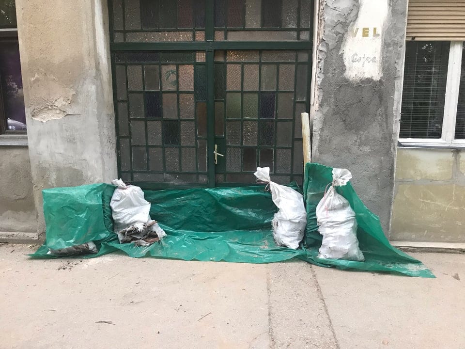 palilula, dzakovi ispred kuca foto citalac 3