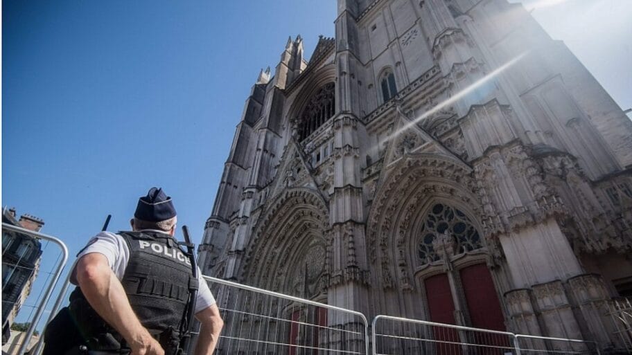 Požar u katedrali u Nantu: Volonter priznao da je izazvao požar, kaže advokat 5 113647151 062628206