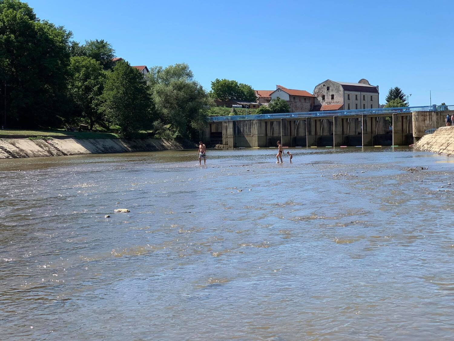 brana i jeyero foto Z G