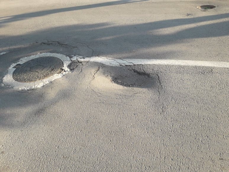 propao asfalt ispred sahte