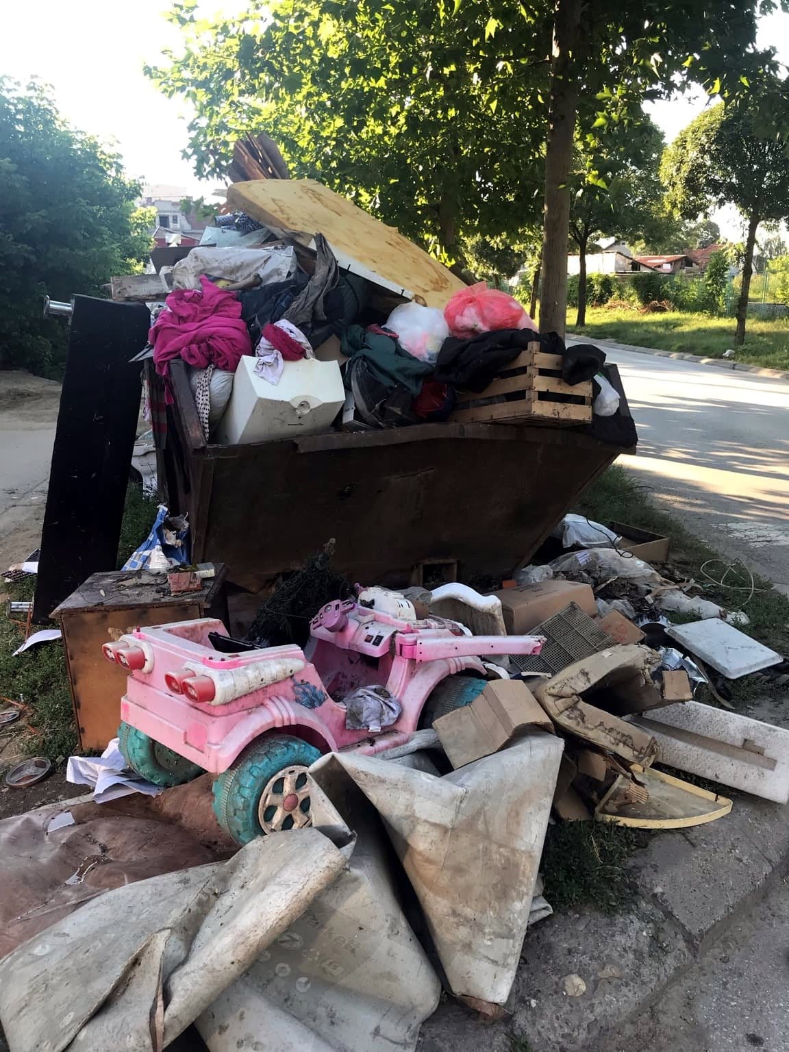 Kontejneri puni nakon poplava 1; foto: citalac