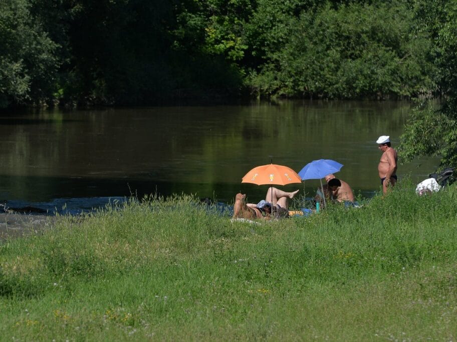 Korona preživela i visoke temperature, neophodno poštovati mere i na kupalištima 18 Nisava korona 1 foto Vanja Keser