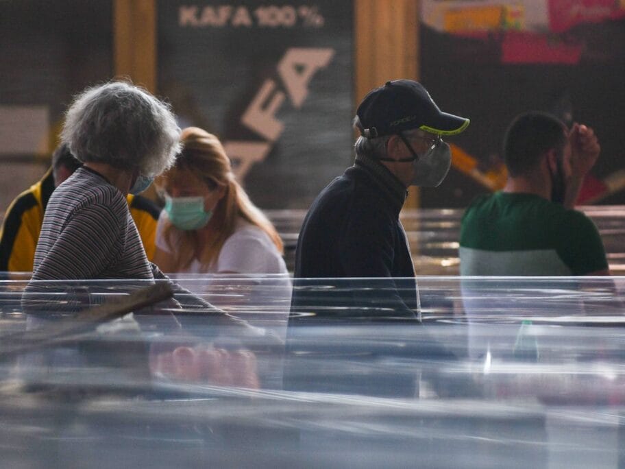 Maske u zatvorenom prostoru foto Vanja Keser