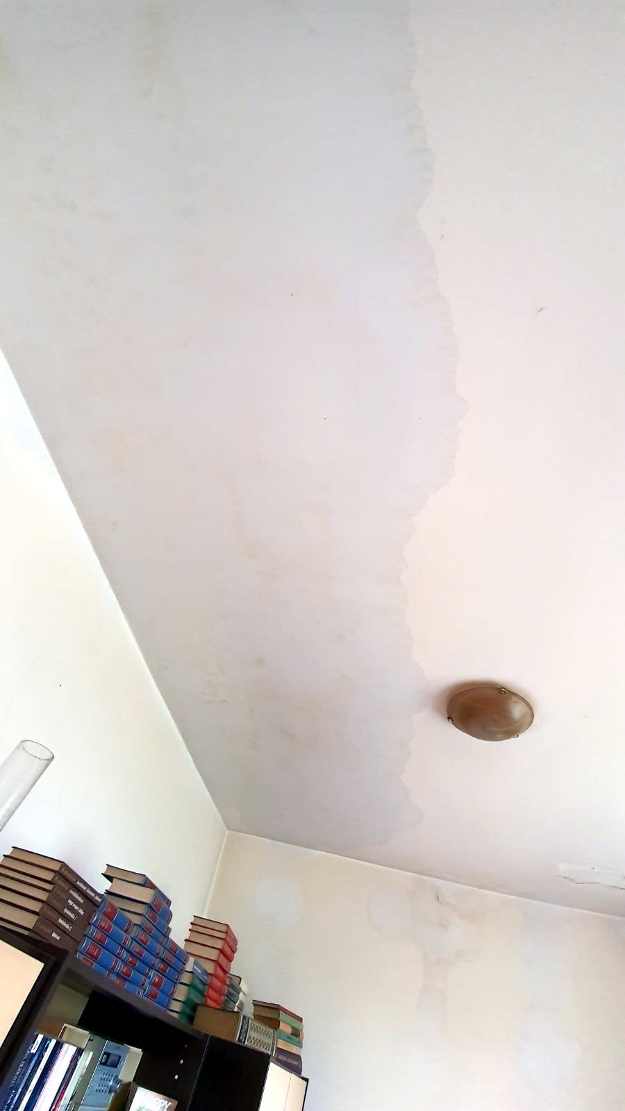 Poplavljen plafon; foto: V. Dj