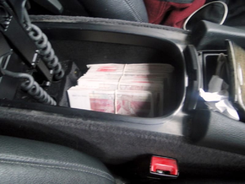 naslon za ruke pun sakrivenih funti Presevo