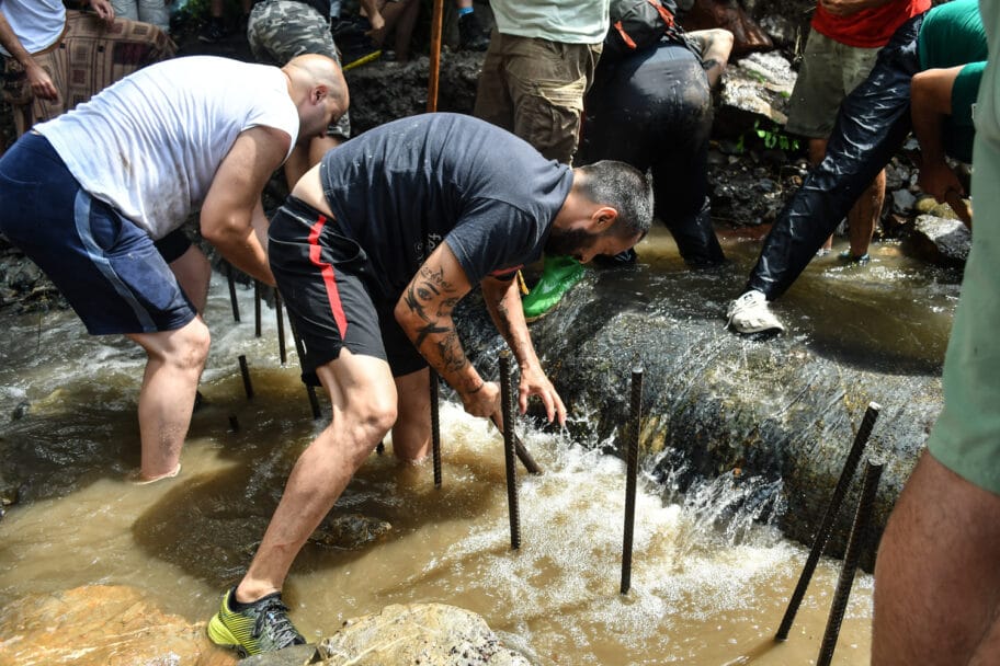 Cevi za MHE u Rakiti zasada ostaju na mestu - sud poništio odluku Ministarstva 12 Rakita seca cevi avgust 2020 foto Juzne vesti Vanja Keser6