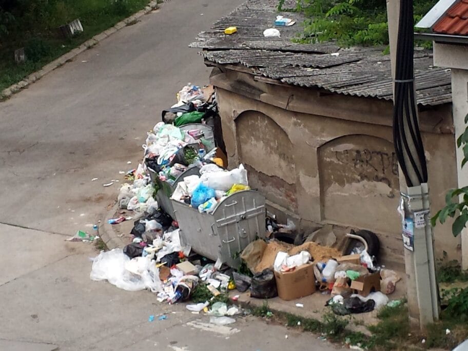 Smece u Ulici Kraljevica Marka foto citalac