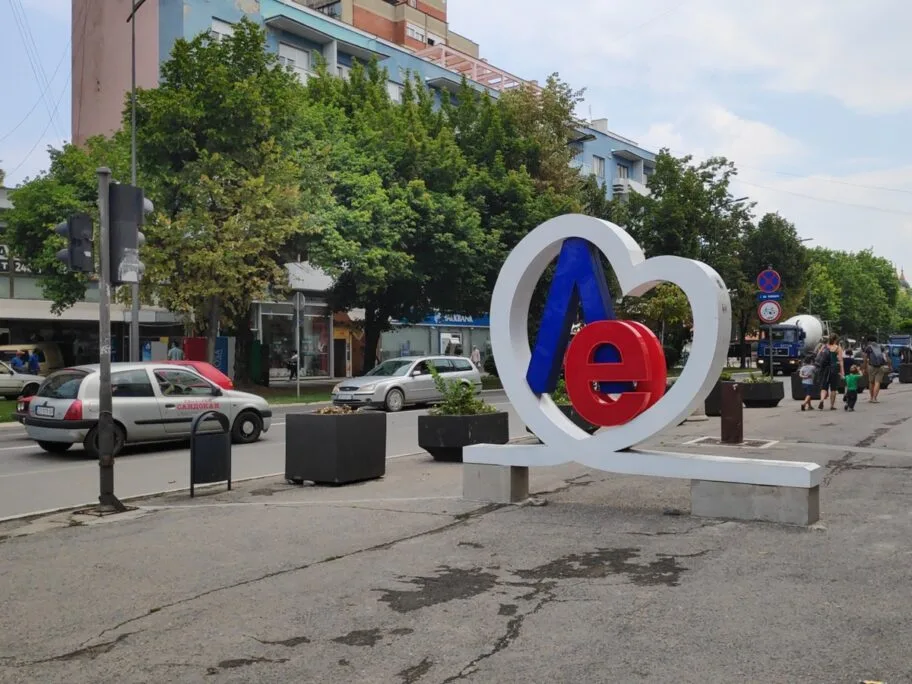 Zbog duga od 65 miliona dinara 33 leskovačke mesne zajednice u blokadi 17 Leskovac znak foto Bojana Stamenkovic