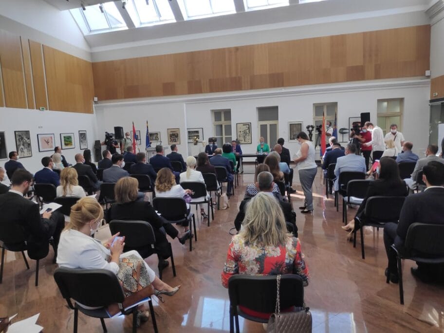 Niški odbornici pozvani na sednicu sa 4, a dobili dnevni red sa 38 tačaka - dopuna trajala duže od sata 18 skupstina2 2020 foto mz