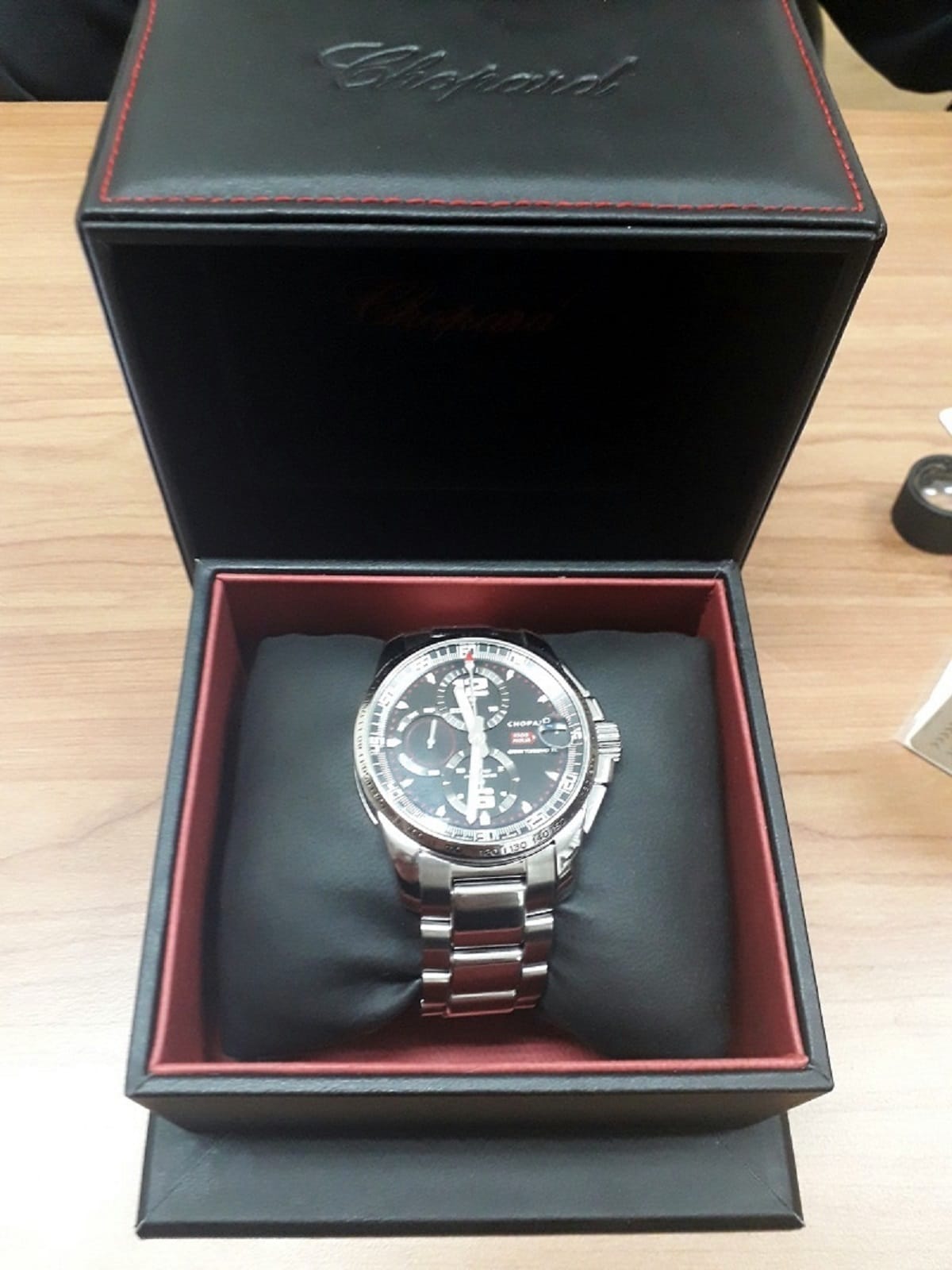 zaplenjeni Chopard sat Gradina