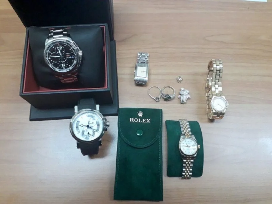 zaplenjeni skupoceni satovi i zlatan nakit