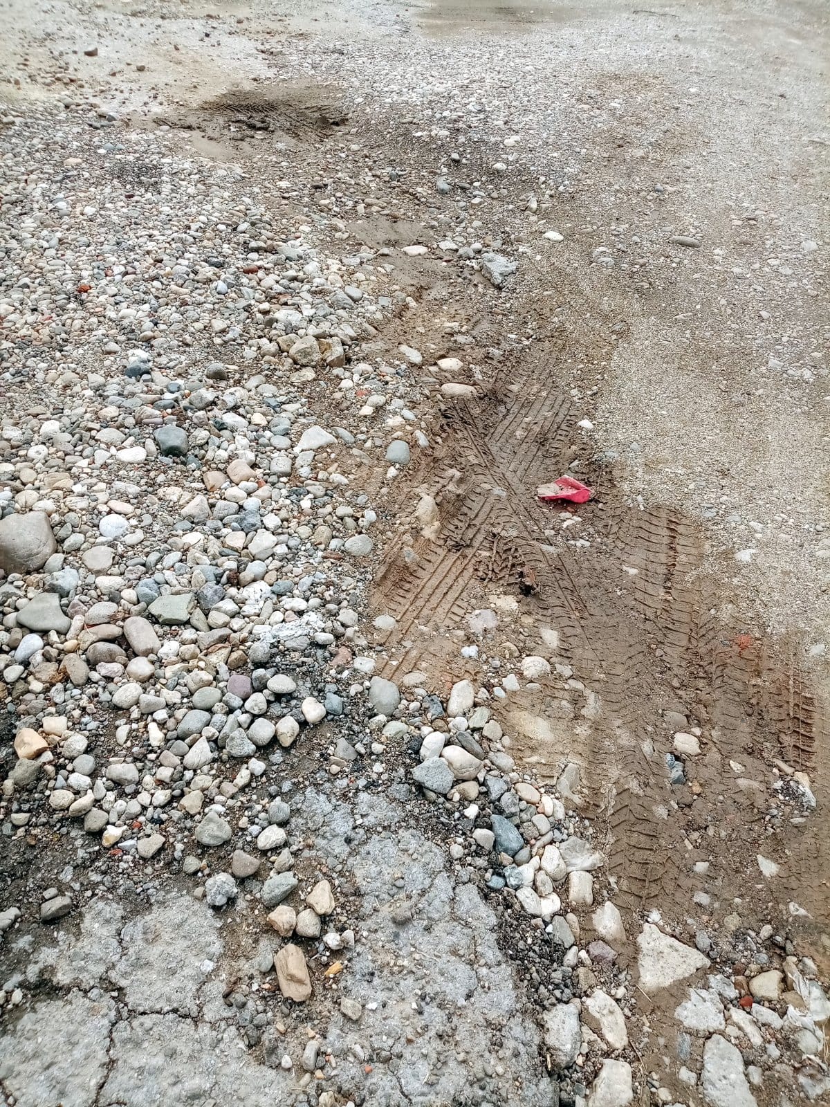 Pasi Poljana neasfaltirana ulica; foto: citalac