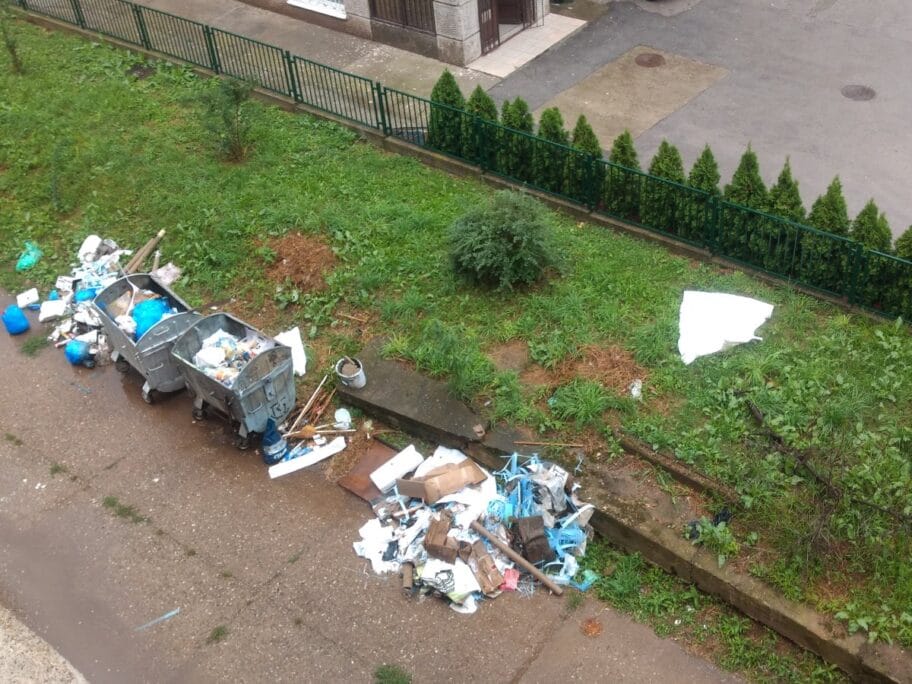 Smece kod Gimnazije foto citalac