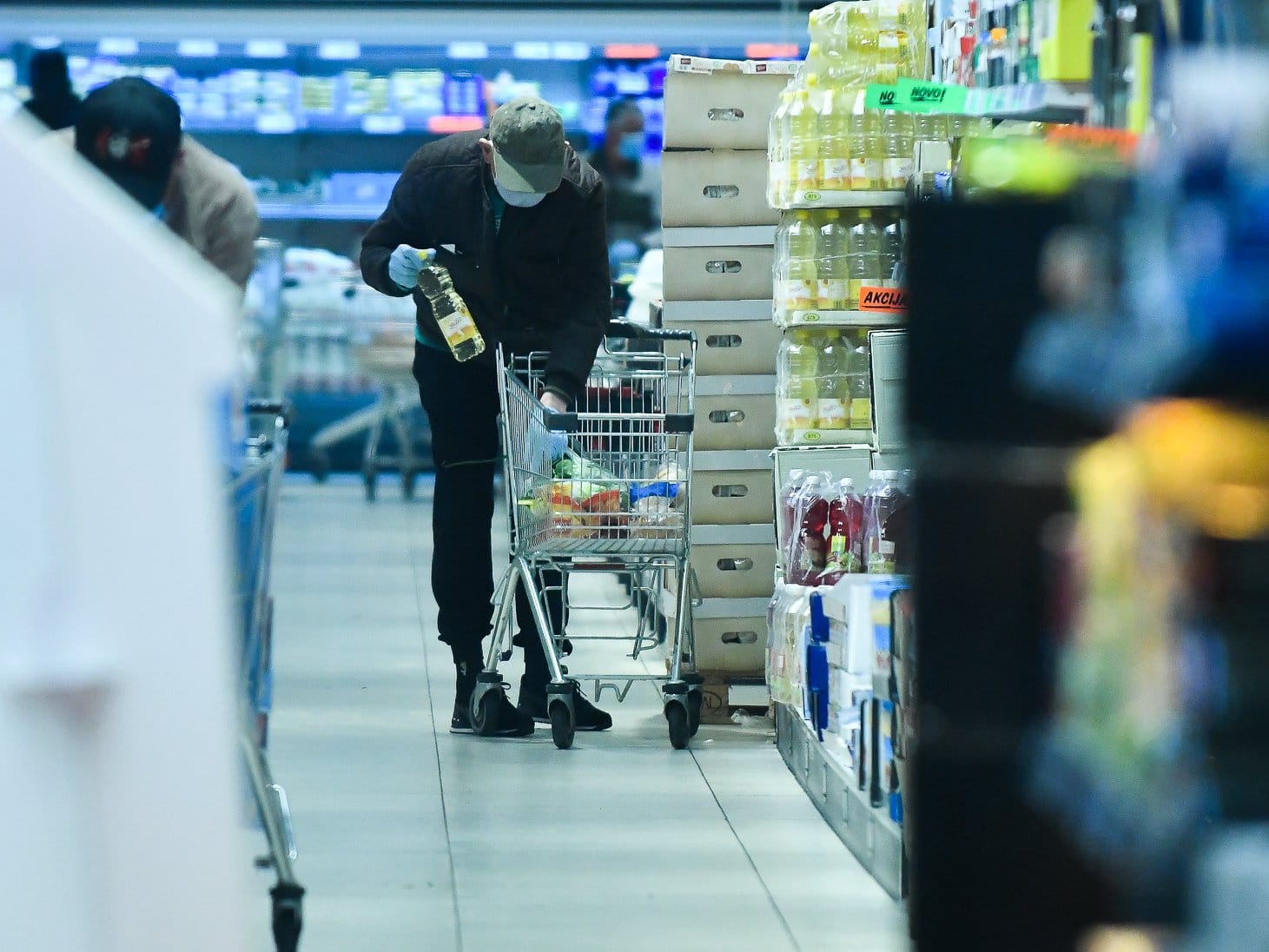 Maske u prodavnicama; foto: Vanja Keser