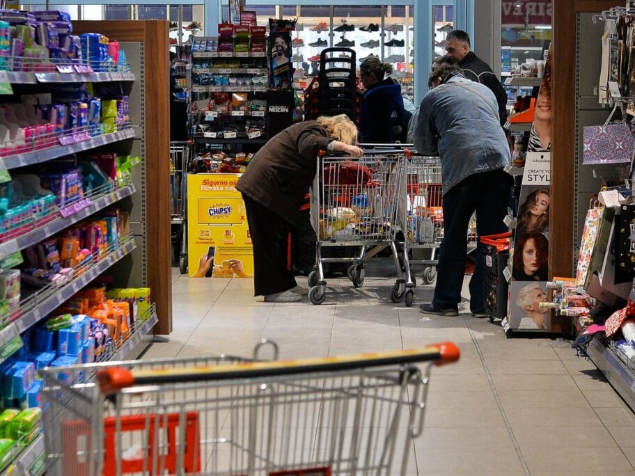 "Kesice umesto potrošačkih korpi", epizoda serijala Robin Hud o poskupljenjima u Srbiji i regionu 5 Korona prodavnice foto Vanja Keser