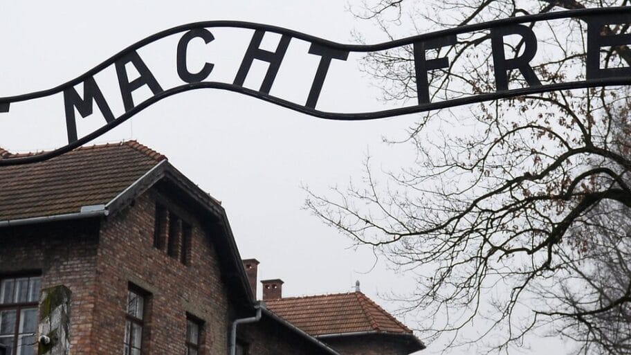 Drugi svetski rat i Aušvic: Novi TikTok trend - izgledati kao žrtva Holokausta 12 114149597 gettyimages 912213574 2