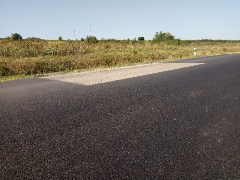 nejasno kako ovaj deo nije asfaltiran