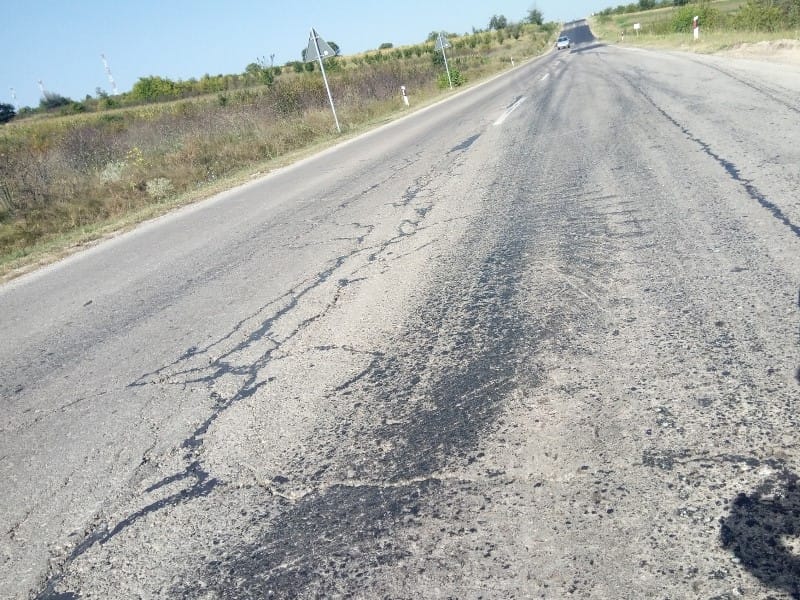 ulegnuća u delu puta koji nije asfaltiran