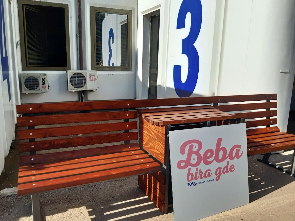 Klupa za dojilje; foto: Opština Medijana