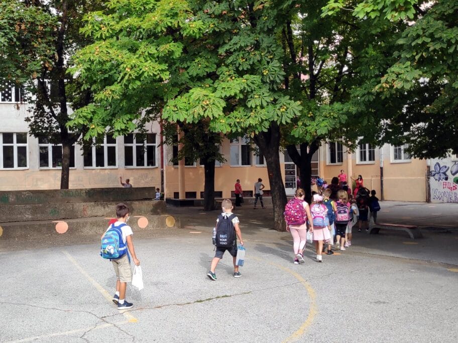 Nastavnici iz Vranja zaraženi koronom 5 Skola korona1 foto JV