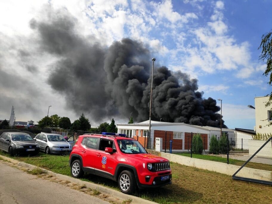Pozar magacin boja i lakova foto JV A Stankov