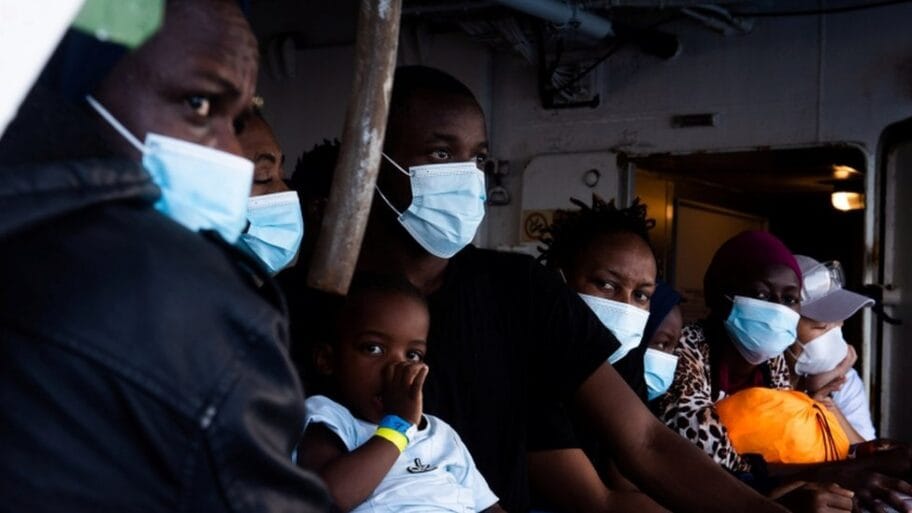 114224242 tv063140184