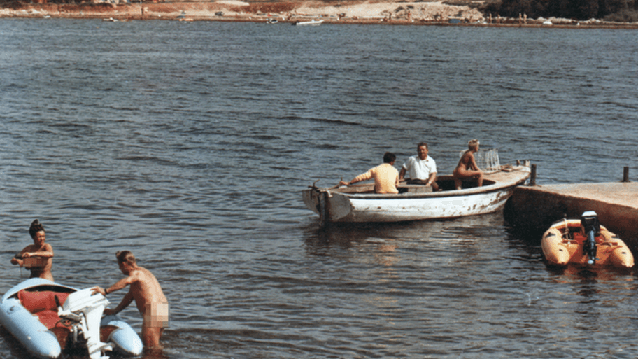 114208809 koversadablurovano