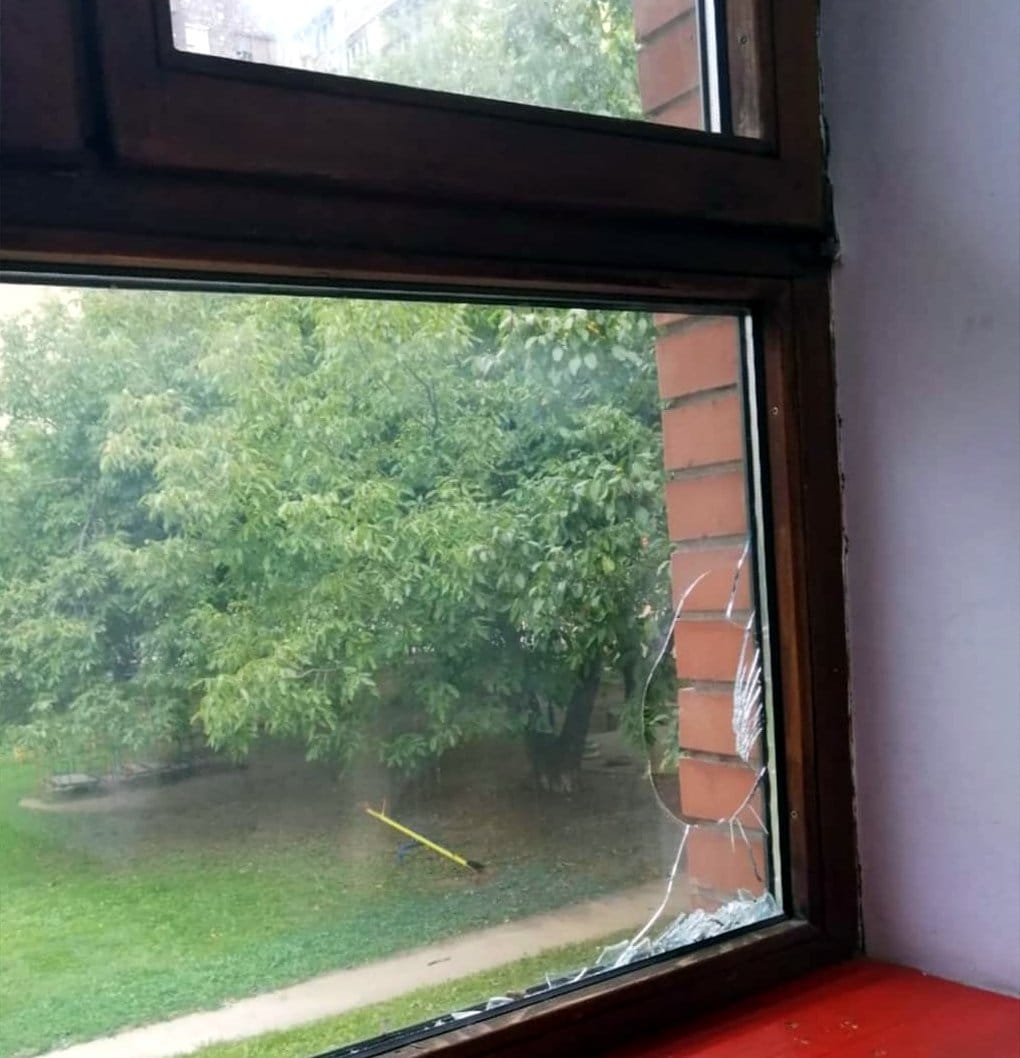 Razbijena stakla vrtic 2; foto: Pčelica