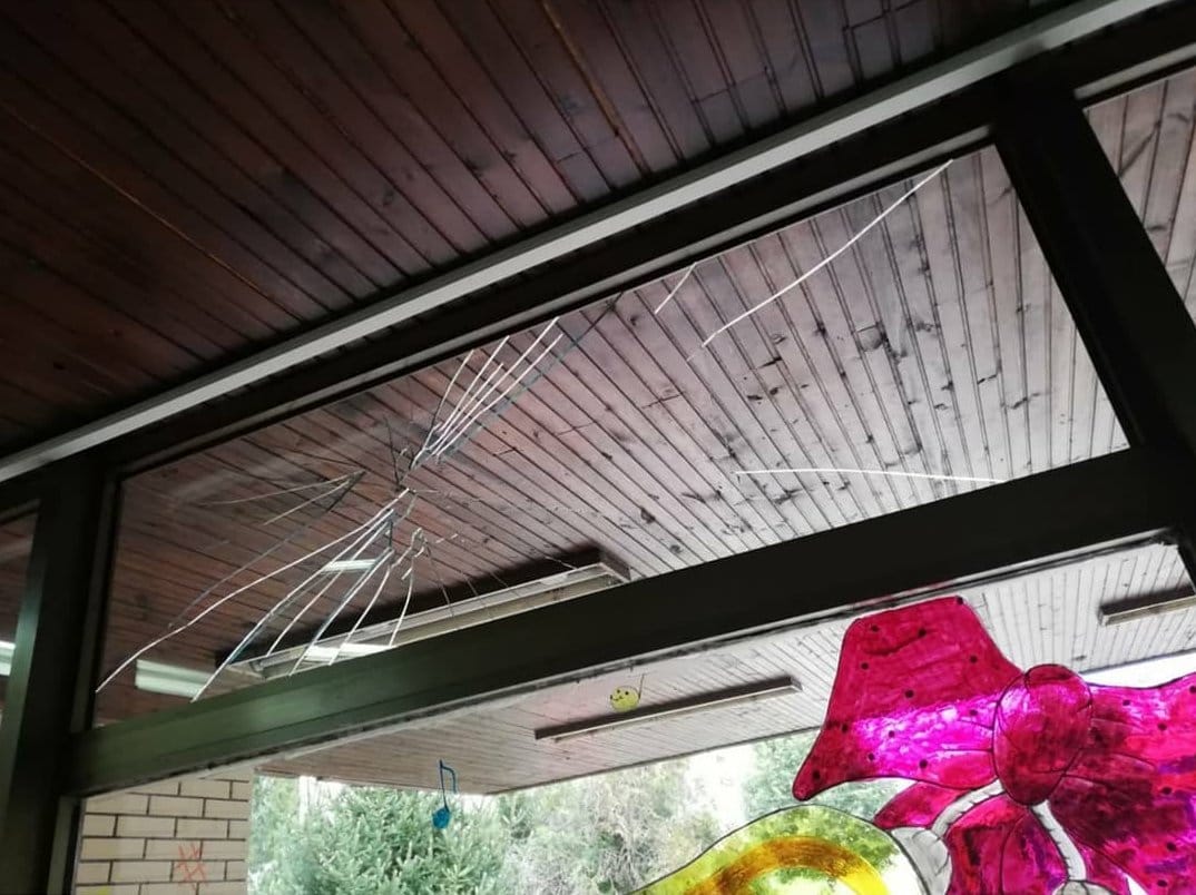 Razbijena stakla vrtic 1; foto: Pčelica