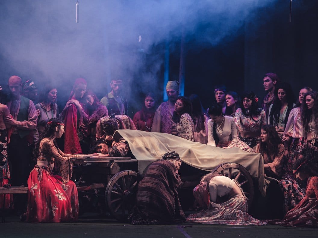 Mjuzikl "Cigani lete u nebo" u sredu na Letnjoj pozornici 1 Cigani lete u nebo foto Narodno pozoriste Nis