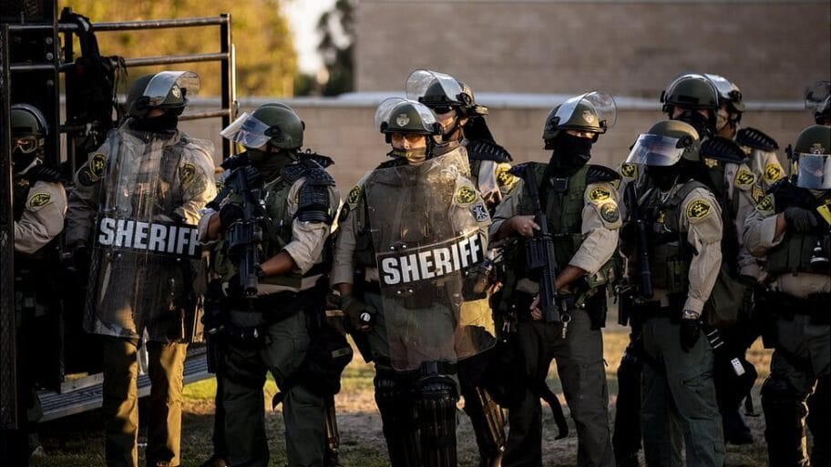 114203893 eabe854f f937 4e70 9960 21f5c0009455