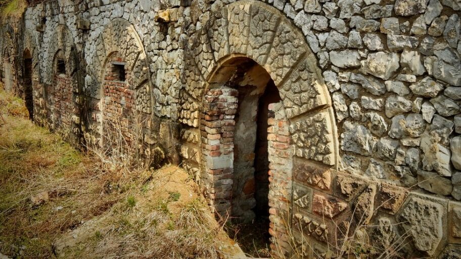 114331319 bastionparajankul izgraen1893 godine nalazisenedalekoodselagrljana prepoumljavanjakraljevicekomuniciraosaistonomizapadnomtvravom uslikaodejanantonijevi